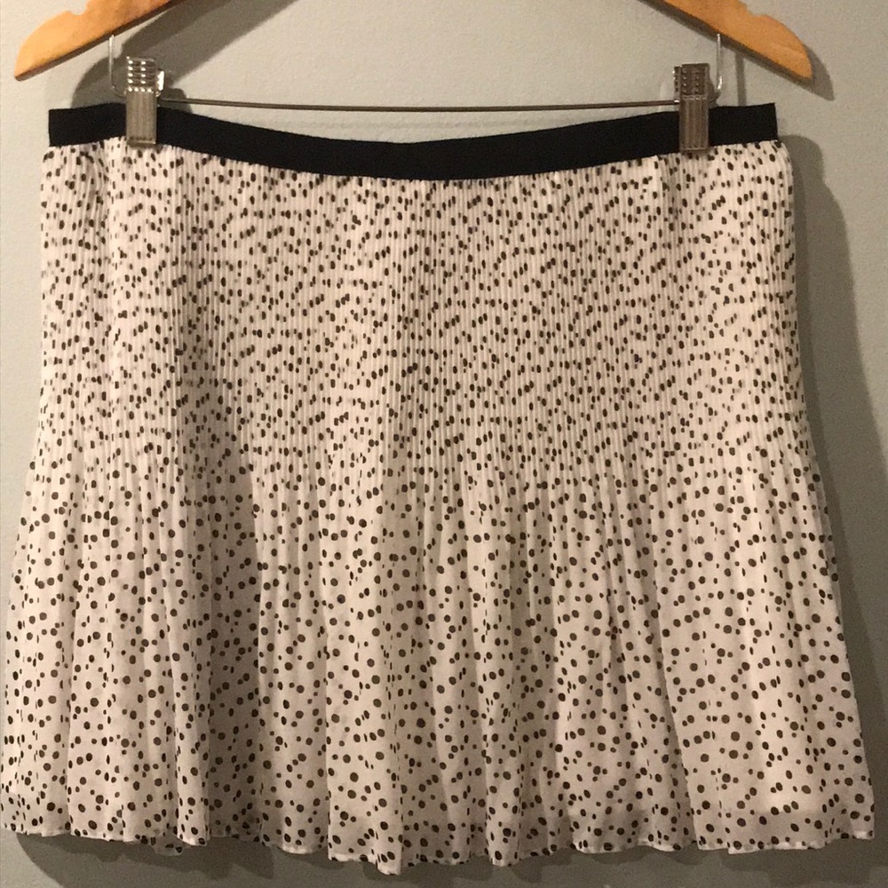 New- Victoria’s Secret White w/Black Polka Dots; 8